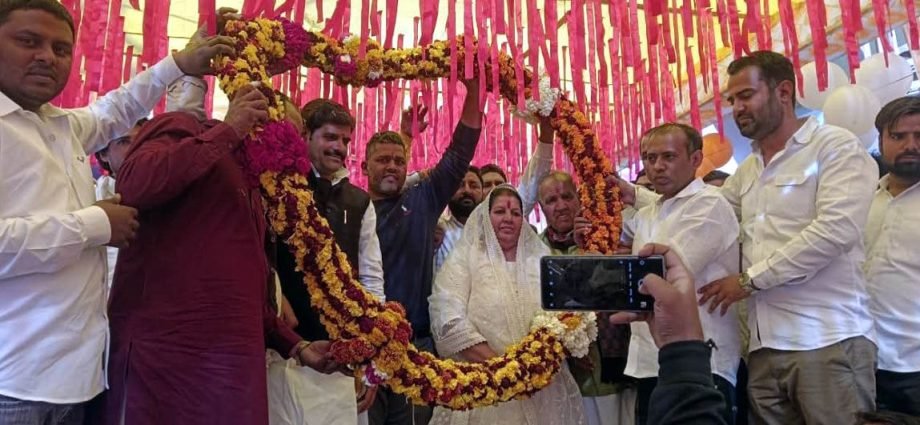 KOTPUTLI-BEHROR: कोटपूतली पहुंचे अशोक चांदना का स्वागत किया KOTPUTLI-BEHROR: कोटपूतली पहुंचे अशोक चांदना का स्वागत किया