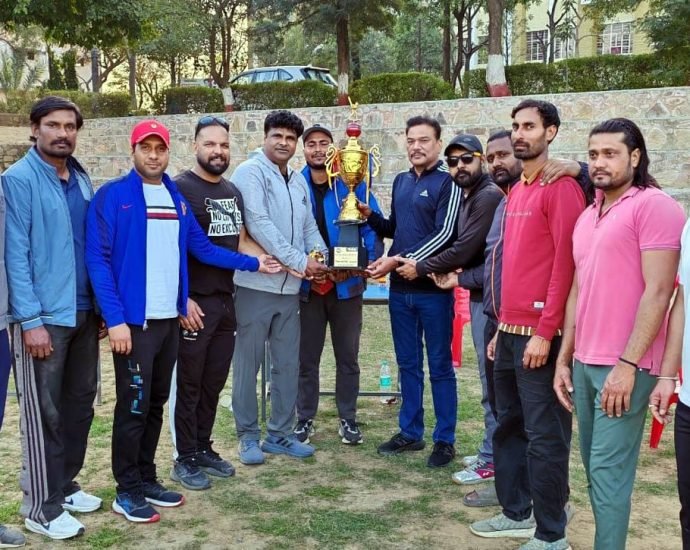 KOTPUTLI-BEHROR: एसपी की तूफानी बल्लेबाजी, फिर भी हार गई टीम KOTPUTLI-BEHROR: एसपी की तूफानी बल्लेबाजी, फिर भी हार गई टीम