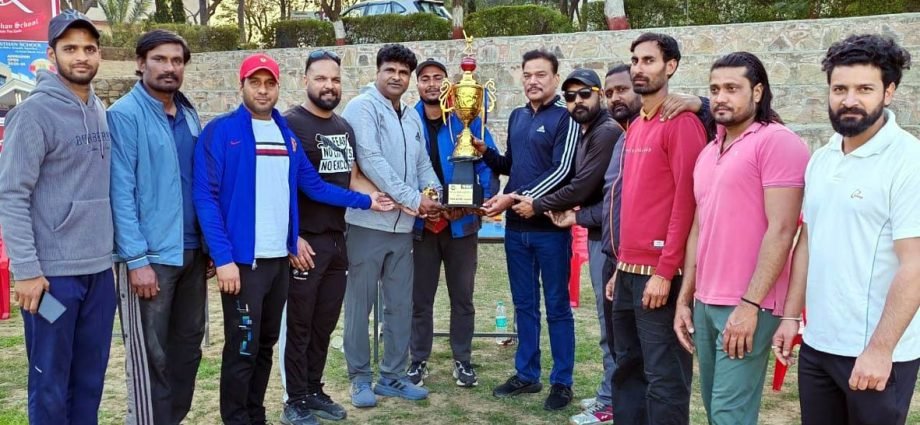 KOTPUTLI-BEHROR: एसपी की तूफानी बल्लेबाजी, फिर भी हार गई टीम KOTPUTLI-BEHROR: एसपी की तूफानी बल्लेबाजी, फिर भी हार गई टीम