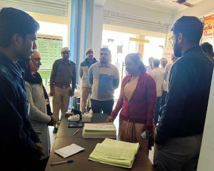 KOTPUTLI-BEHROR: जिला कलेक्टर का ताबड़तोड़ दौरा, दी हिदायतें KOTPUTLI-BEHROR: जिला कलेक्टर का ताबड़तोड़ दौरा, दी हिदायतें