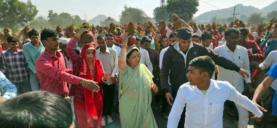 KOTPUTLI-BEHROR: आज उमड़ेगा जन सैलाब, निकली विशाल कलश यात्रा KOTPUTLI-BEHROR: आज उमड़ेगा जन सैलाब, निकली विशाल कलश यात्रा