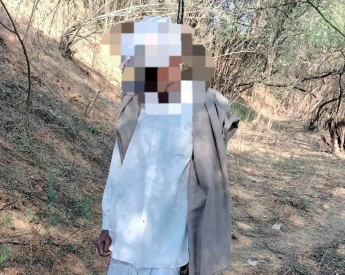 KOTPUTLI-BEHROR: नदी के बीच जंगलों में लटका मिला वृद्ध KOTPUTLI-BEHROR: नदी के बीच जंगलों में लटका मिला वृद्ध