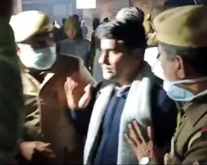 KOTPUTLI-BEHROR: पत्रकार से दुव्र्यवहार, एसपी ने लिया एक्शन KOTPUTLI-BEHROR: पत्रकार से दुव्र्यवहार, एसपी ने लिया एक्शन