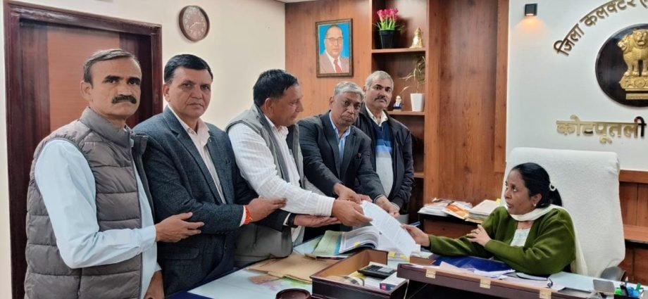 KOTPUTLI-BEHROR: शिक्षकों ने लगाया ट्रांसफर में दोहरे व्यवहार का आरोप KOTPUTLI-BEHROR: शिक्षकों ने लगाया ट्रांसफर में दोहरे व्यवहार का आरोप