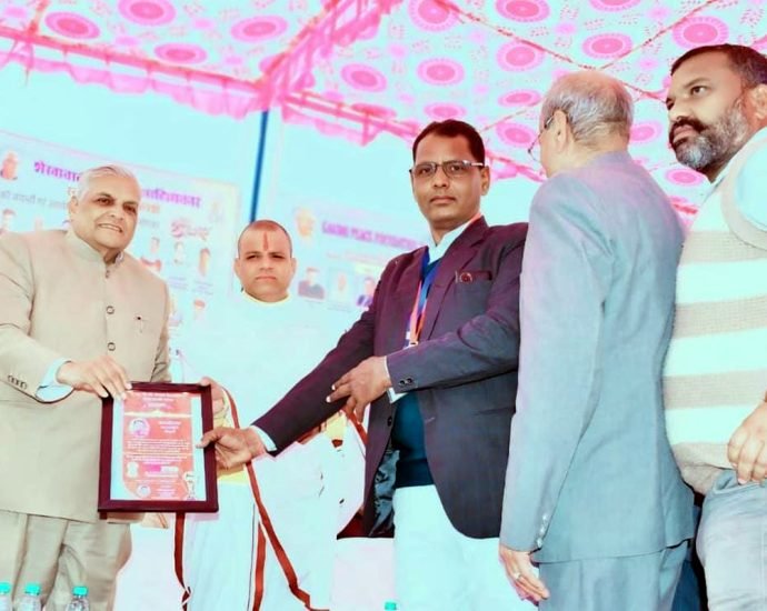 KOTPUTLI-BEHROR: रामकरण को मिला सम्मान KOTPUTLI-BEHROR: रामकरण को मिला सम्मान