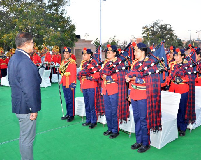 JAIPUR: गणतंत्र दिवस की पूर्व संध्या पर अमर जवान ज्योति पर विशेष कार्यक्रम का हुआ आयोजन