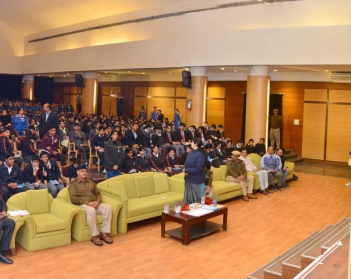 JAIPUR: राष्ट्रीय सड़क सुरक्षा माह (01 से 31 जनवरी, 2025) JAIPUR: राष्ट्रीय सड़क सुरक्षा माह (01 से 31 जनवरी, 2025)