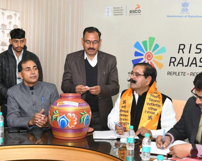 JAIPUR: मुख्यमंत्री के विजन को पूरा करने में जुटा माटी कला बोर्ड JAIPUR: मुख्यमंत्री के विजन को पूरा करने में जुटा माटी कला बोर्ड