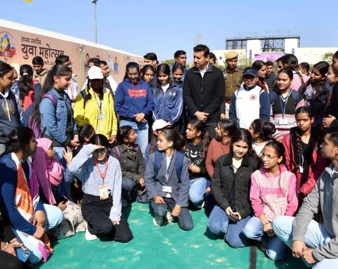 JAIPUR: युवा महोत्सव के अंतर्गत ‘युवाओं के लिए अभिप्रेरणा संवाद’ कार्यक्रम आयोजित JAIPUR: युवा महोत्सव के अंतर्गत ‘युवाओं के लिए अभिप्रेरणा संवाद’ कार्यक्रम आयोजित