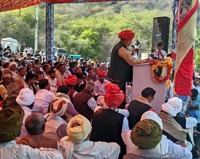 KOTPUTLI-BEHROR: भैरुबाबा के वार्षिकोत्सव में उमड़ी भीड़, दिखा भारी उत्साह KOTPUTLI-BEHROR: भैरुबाबा के वार्षिकोत्सव में उमड़ी भीड़, दिखा भारी उत्साह