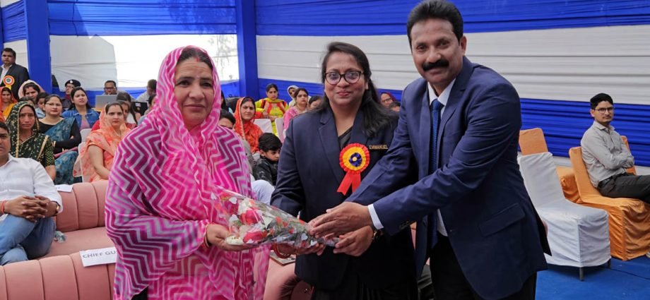 KOTPUTLI-BEHROR: शिक्षा देश के विकास में महत्वपूर्ण कड़ी: राधा पटेल KOTPUTLI-BEHROR: शिक्षा देश के विकास में महत्वपूर्ण कड़ी: राधा पटेल