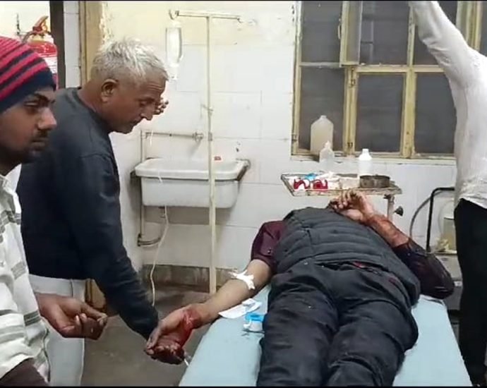 KOTPUTLI-BEHROR: कोटपूतली में दो सडक़ हादसे: तीन लोग जख्मी KOTPUTLI-BEHROR: कोटपूतली में दो सडक़ हादसे: तीन लोग जख्मी