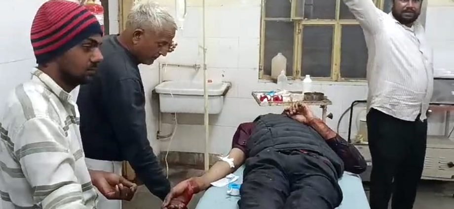 KOTPUTLI-BEHROR: कोटपूतली में दो सडक़ हादसे: तीन लोग जख्मी KOTPUTLI-BEHROR: कोटपूतली में दो सडक़ हादसे: तीन लोग जख्मी