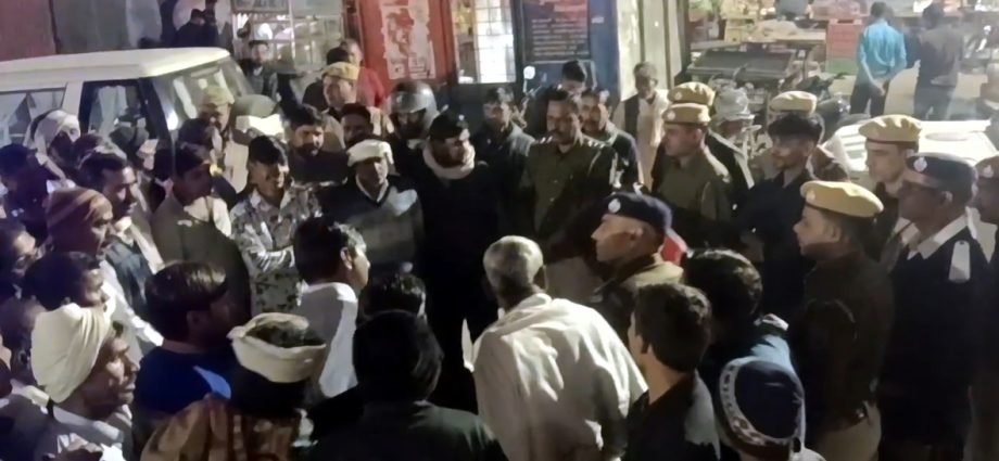 KOTPUTLI-BEHROR: राष्ट्रीय सडक़ सुरक्षा सप्ताह के तहत किया जागरूक KOTPUTLI-BEHROR: राष्ट्रीय सडक़ सुरक्षा सप्ताह के तहत किया जागरूक