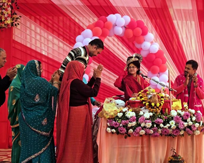 KOTPUTLI-BEHROR: नारेहड़ा में भागवत कथा, प्रसंग सुनकर मंत्रमुग्ध हुए श्रोता KOTPUTLI-BEHROR: नारेहड़ा में भागवत कथा, प्रसंग सुनकर मंत्रमुग्ध हुए श्रोता