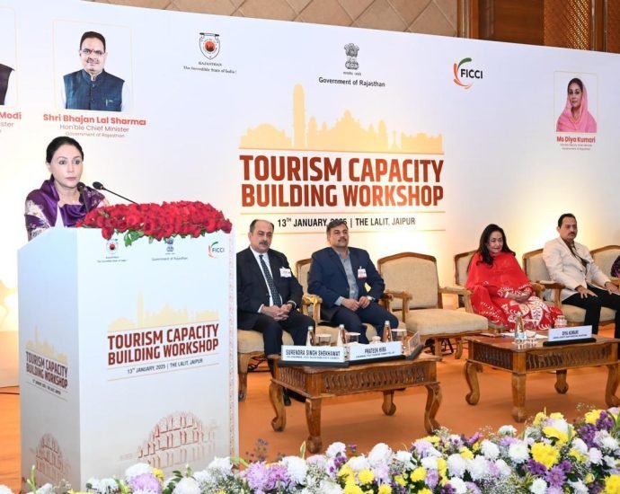 JAIPUR: टूर ऑपरेटरों, होम स्टे मालिकों, होटलों और पर्यटक गाइडों के लिए आयोजित हुई एक दिवसीय प्रशिक्षण कार्यशाला JAIPUR: टूर ऑपरेटरों, होम स्टे मालिकों, होटलों और पर्यटक गाइडों के लिए आयोजित हुई एक दिवसीय प्रशिक्षण कार्यशाला