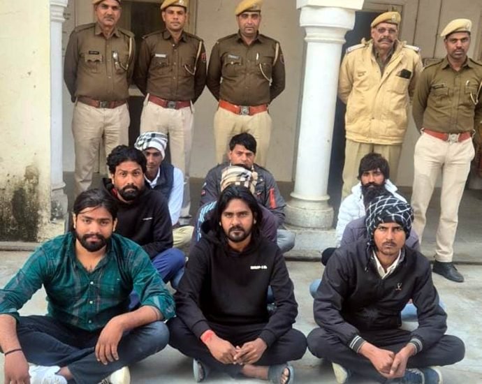 KOTPUTLI-BEHROR: पुलिस ने दी 123 ठिकानों पर दबिश, 25 अपराधी पकड़े KOTPUTLI-BEHROR: पुलिस ने दी 123 ठिकानों पर दबिश, 25 अपराधी पकड़े