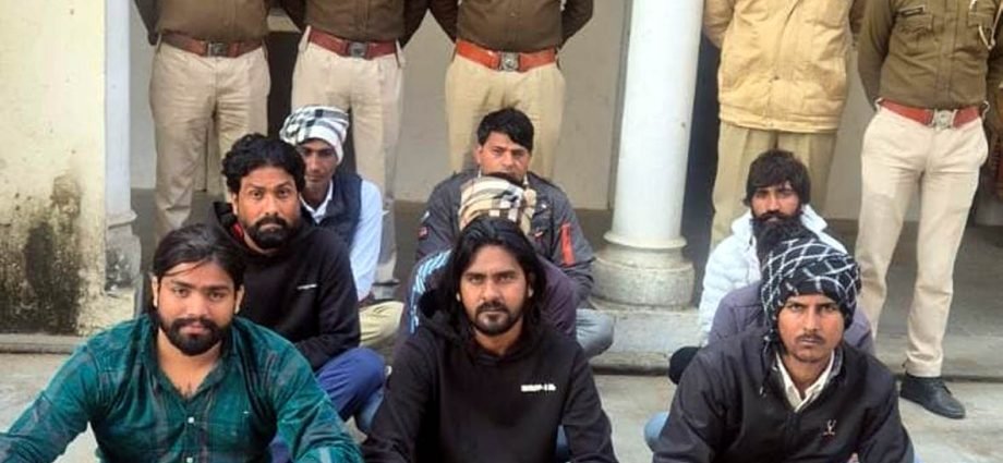 KOTPUTLI-BEHROR: पुलिस ने दी 123 ठिकानों पर दबिश, 25 अपराधी पकड़े KOTPUTLI-BEHROR: पुलिस ने दी 123 ठिकानों पर दबिश, 25 अपराधी पकड़े