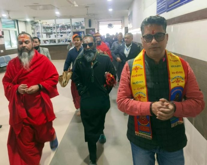 KOTPUTLI-BEHROR: कोटपूतली पहुंची सनातन संस्कृति अमृत कलश यात्रा KOTPUTLI-BEHROR: कोटपूतली पहुंची सनातन संस्कृति अमृत कलश यात्रा