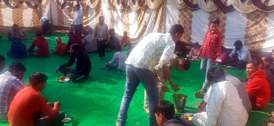 KOTPUTLI-BEHROR: पौषबड़ा महोत्सव में उमड़े श्रद्धालु, ग्रहण की प्रसादी KOTPUTLI-BEHROR: पौषबड़ा महोत्सव में उमड़े श्रद्धालु, ग्रहण की प्रसादी