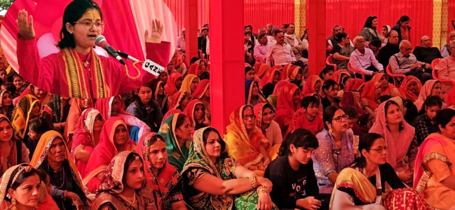 KOTPUTLI-BEHROR: नारेहड़ा में सात दिवसीय भागवत कथा का समापन KOTPUTLI-BEHROR: नारेहड़ा में सात दिवसीय भागवत कथा का समापन