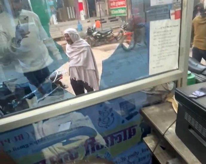 KOTPUTLI-BEHROR: ई-मित्र की दुकान में तोडफ़ोड़, मारपीट भी हुई KOTPUTLI-BEHROR: ई-मित्र की दुकान में तोडफ़ोड़, मारपीट भी हुई