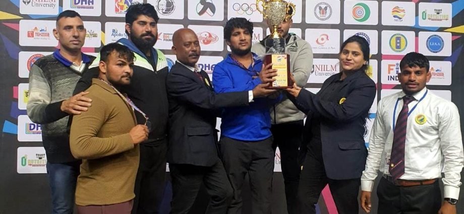 KOTPUTLI-BEHROR: पहलवानों ने परचम फहराया, गोल्ड व सिल्वर मैडल जीते KOTPUTLI-BEHROR: पहलवानों ने परचम फहराया, गोल्ड व सिल्वर मैडल जीते