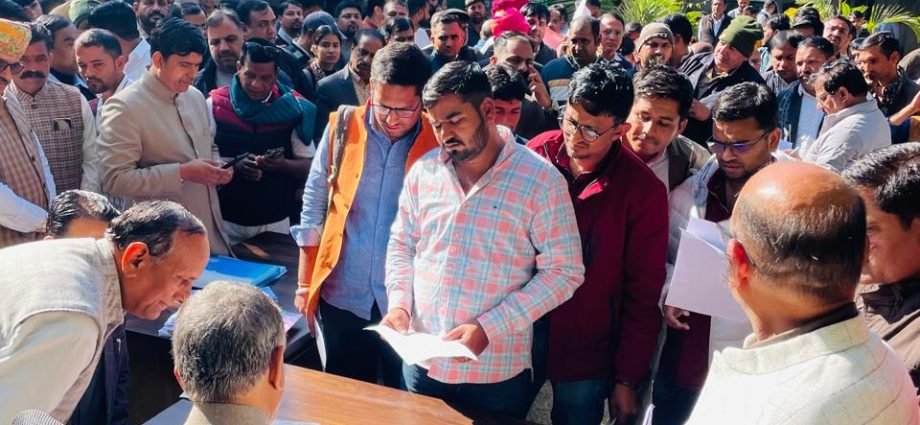 JAIPUR: चिकित्सा मंत्री ने की जनसुनवाई आमजन की समस्याओं के त्वरित निराकरण के दिए निर्देश JAIPUR: चिकित्सा मंत्री ने की जनसुनवाई आमजन की समस्याओं के त्वरित निराकरण के दिए निर्देश