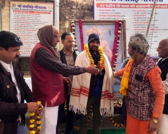 KOTPUTLI-BEHROR: श्री जयसिंह गौशाला में सुंदरकांड, गायों की सेवा KOTPUTLI-BEHROR: श्री जयसिंह गौशाला में सुंदरकांड, गायों की सेवा