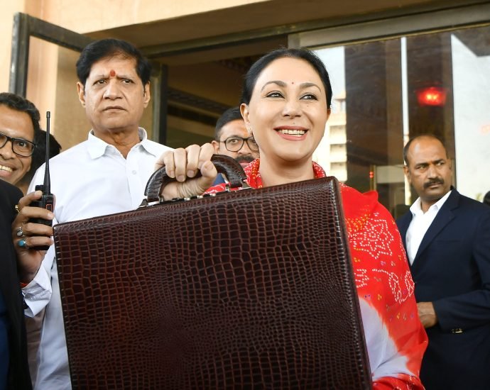 JAIPUR: स्वास्थ्य के क्षेत्र में की गई हैं अभूतपूर्व घोषणाएं JAIPUR: स्वास्थ्य के क्षेत्र में की गई हैं अभूतपूर्व घोषणाएं