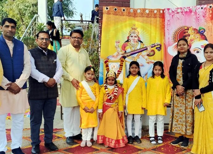 KOTPUTLI-BEHROR: बसंत पंचमी पर्व बड़ी धूमधाम से मनाया KOTPUTLI-BEHROR: बसंत पंचमी पर्व बड़ी धूमधाम से मनाया