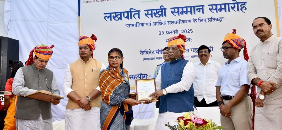 JAIPUR: देश की अर्थव्यवस्था को मजबूत बनाने में महिलाओं की भागीदारी आवश्यक – राज्यपाल JAIPUR: देश की अर्थव्यवस्था को मजबूत बनाने में महिलाओं की भागीदारी आवश्यक – राज्यपाल