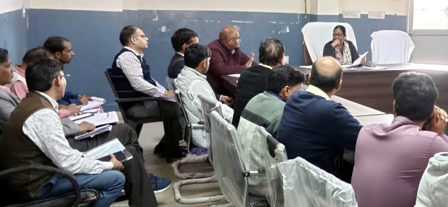 KOTPUTLI-BEHROR: कलेक्टर ने कई मुद्दों पर मंथन कर दिए निर्देश KOTPUTLI-BEHROR: कलेक्टर ने कई मुद्दों पर मंथन कर दिए निर्देश