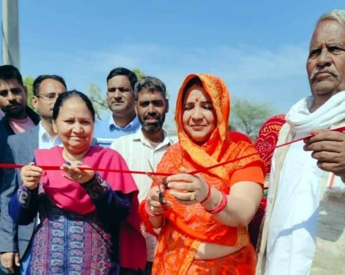 KOTPUTLI-BEHROR: गोपालपुरा स्कूल में मुख्य द्वार का लोकार्पण KOTPUTLI-BEHROR: गोपालपुरा स्कूल में मुख्य द्वार का लोकार्पण