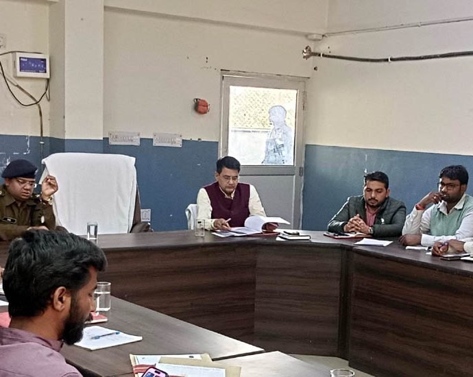 KOTPUTLI-BEHROR: अवैध कट और अतिक्रमण पर कार्रवाई करें: एडीएम KOTPUTLI-BEHROR: अवैध कट और अतिक्रमण पर कार्रवाई करें: एडीएम