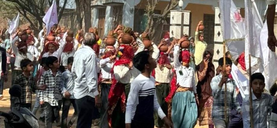 KOTPUTLI-BEHROR: निकाली कलश यात्रा, किया प्रतिभाओं का सम्मान KOTPUTLI-BEHROR: निकाली कलश यात्रा, किया प्रतिभाओं का सम्मान