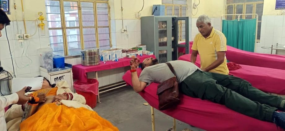 KOTPUTLI-BEHROR: ट्रेलर ने कारों को टक्कर मारी, तीन जख्मी KOTPUTLI-BEHROR: ट्रेलर ने कारों को टक्कर मारी, तीन जख्मी