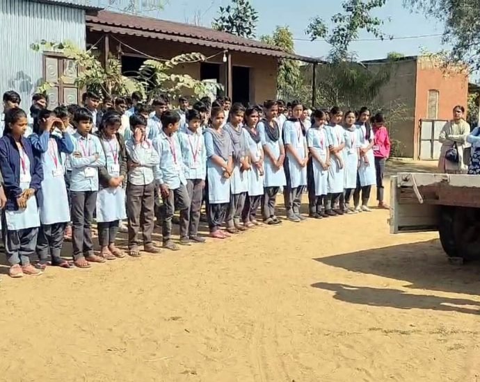 KOTPUTLI-BEHROR: पीएमश्री के छात्रों ने किया जैविक फॉर्म का भ्रमण KOTPUTLI-BEHROR: पीएमश्री के छात्रों ने किया जैविक फॉर्म का भ्रमण