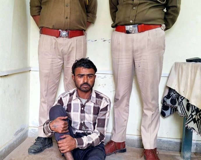 KOTPUTLI-BEHROR: बड़ी कामयाबी: तीन लाख चोरी का पर्दाफास KOTPUTLI-BEHROR: बड़ी कामयाबी: तीन लाख चोरी का पर्दाफास