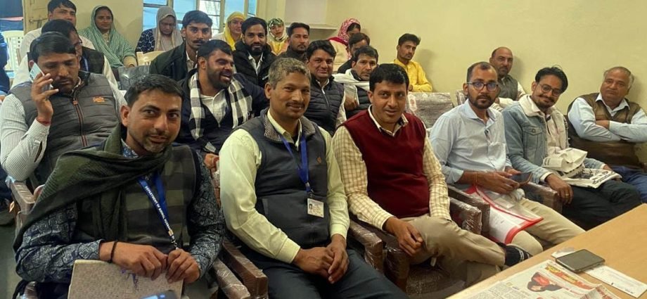 KOTPUTLI-BEHROR: पशु चिकित्सा प्रभारियों की बैठक आयोजित KOTPUTLI-BEHROR: पशु चिकित्सा प्रभारियों की बैठक आयोजित