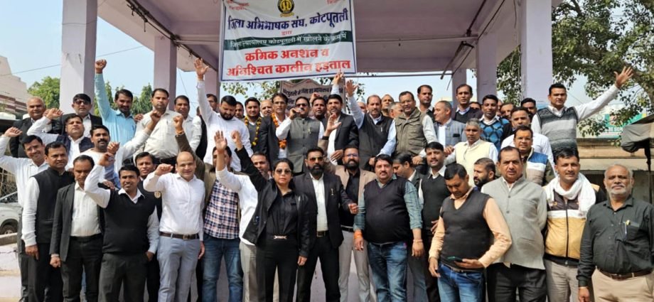 KOTPUTLI-BEHROR: सातवें दिन भी भूख हड़ताल, धरना-प्रदर्शन KOTPUTLI-BEHROR: सातवें दिन भी भूख हड़ताल, धरना-प्रदर्शन