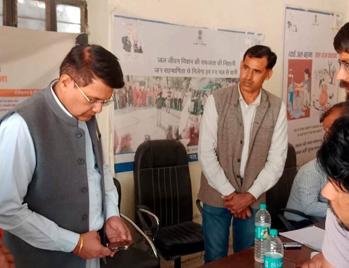 KOTPUTLI-BEHROR: एडीएम ने किया फॉर्मर रजिस्ट्री शिविर का निरीक्षण KOTPUTLI-BEHROR: एडीएम ने किया फॉर्मर रजिस्ट्री शिविर का निरीक्षण