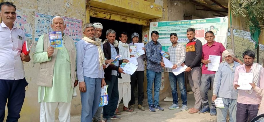 KOTPUTLI-BEHROR: पीएम फसल बीमा योजना, मेरी पॉलिसी मेरे हाथ, का वितरण शुरु KOTPUTLI-BEHROR: पीएम फसल बीमा योजना, मेरी पॉलिसी मेरे हाथ, का वितरण शुरु
