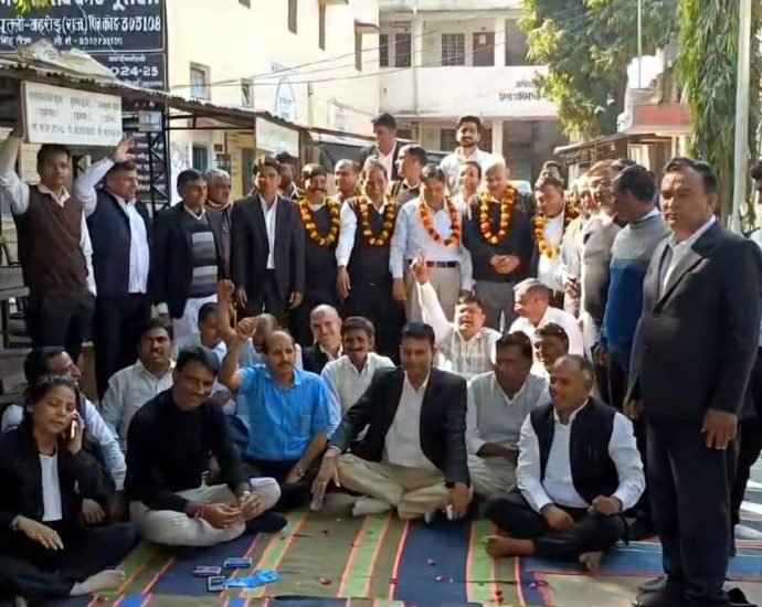 KOTPUTLI-BEHROR: डीजे कोर्ट की मांग: वकीलों का बड़ा एलान KOTPUTLI-BEHROR: डीजे कोर्ट की मांग: वकीलों का बड़ा एलान