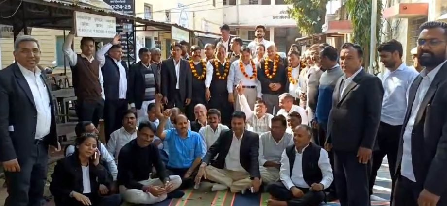 KOTPUTLI-BEHROR: डीजे कोर्ट की मांग: वकीलों का बड़ा एलान KOTPUTLI-BEHROR: डीजे कोर्ट की मांग: वकीलों का बड़ा एलान