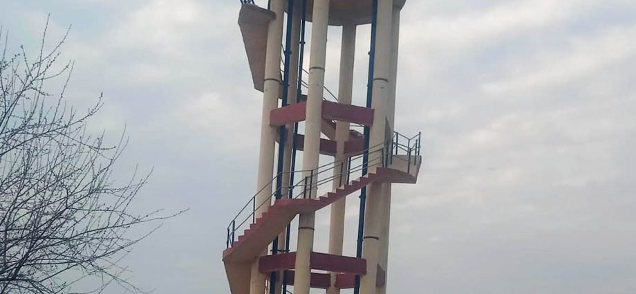 KOTPUTLI-BEHROR: रघुनाथपुरा में शोपीस बनी पानी की टंकी KOTPUTLI-BEHROR: रघुनाथपुरा में शोपीस बनी पानी की टंकी