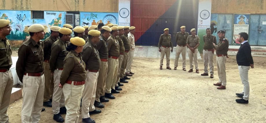 KOTPUTLI-BEHROR: पुलिस व प्रशासन ने किया जेल का औचक निरीक्षण KOTPUTLI-BEHROR: पुलिस व प्रशासन ने किया जेल का औचक निरीक्षण