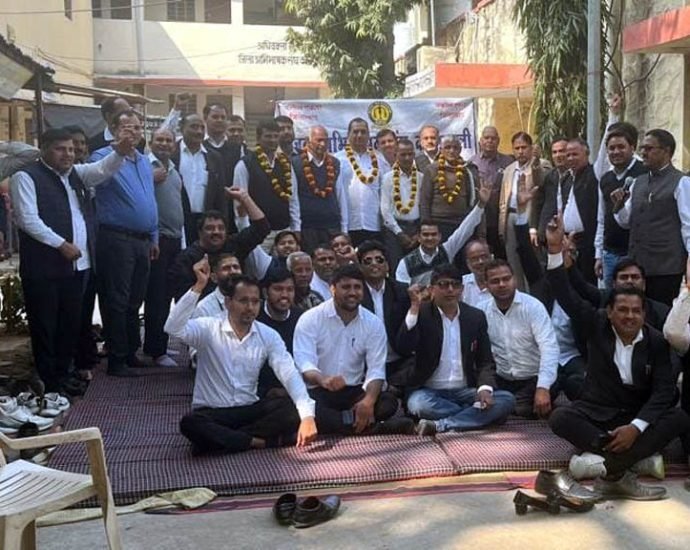 KOTPUTLI-BEHROR: डीजे कोर्ट की मांग: दसवें भी अदालतों में हड़ताल KOTPUTLI-BEHROR: डीजे कोर्ट की मांग: दसवें भी अदालतों में हड़ताल