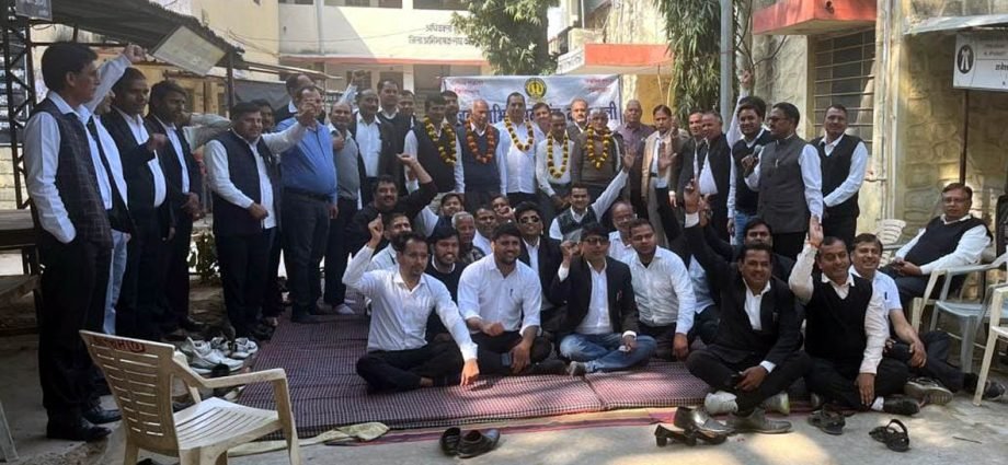 KOTPUTLI-BEHROR: डीजे कोर्ट की मांग: दसवें भी अदालतों में हड़ताल KOTPUTLI-BEHROR: डीजे कोर्ट की मांग: दसवें भी अदालतों में हड़ताल