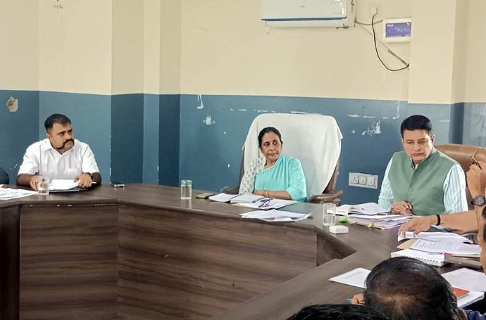 KOTPUTLI-BEHROR: सफाई व्यवस्था और योजनाओं पर किया मंथन KOTPUTLI-BEHROR: सफाई व्यवस्था और योजनाओं पर किया मंथन